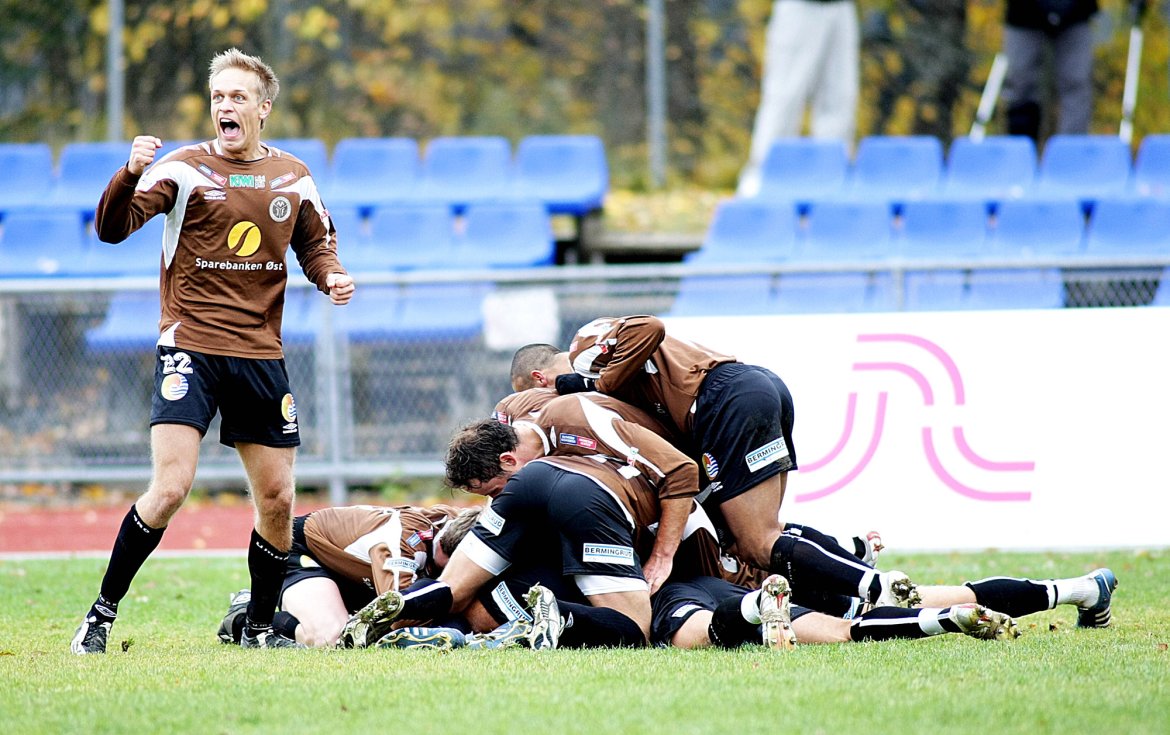 Opprykket til 1. divisjon ble sikret borte mot Follo i 2008.